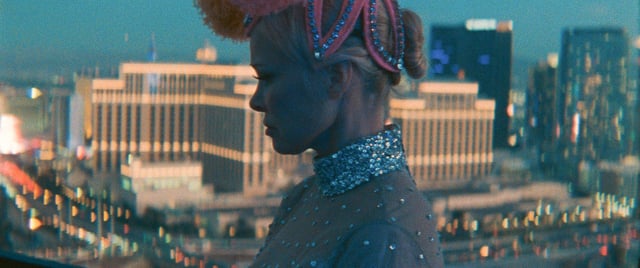 First Image of Pamela Anderson in Gia Coppola's 'THE LAST SHOWGIRL' - After the closure of the dancing show in which Hannah has been working for more than thirty-five years, she tries to find a new calling in life, simultaneously improving relationship with her daughter